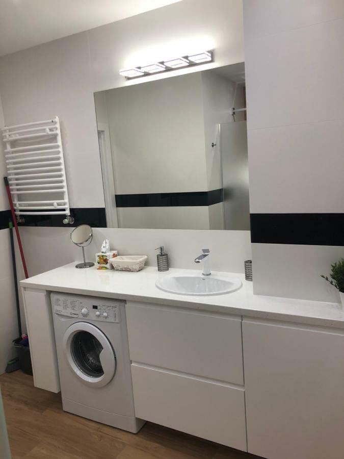 Klimatyzowany Apartament Roma Z Garazem Podziemnym Kielce Luaran gambar
