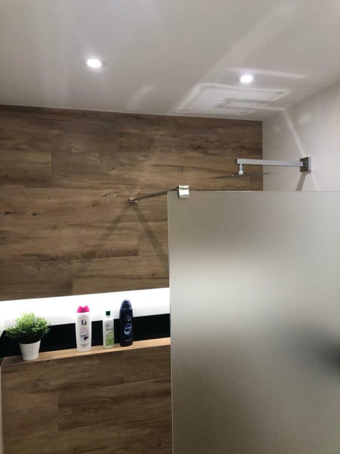 Klimatyzowany Apartament Roma Z Garazem Podziemnym Kielce Luaran gambar