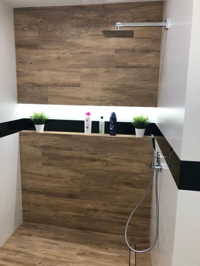Klimatyzowany Apartament Roma Z Garazem Podziemnym Kielce Luaran gambar