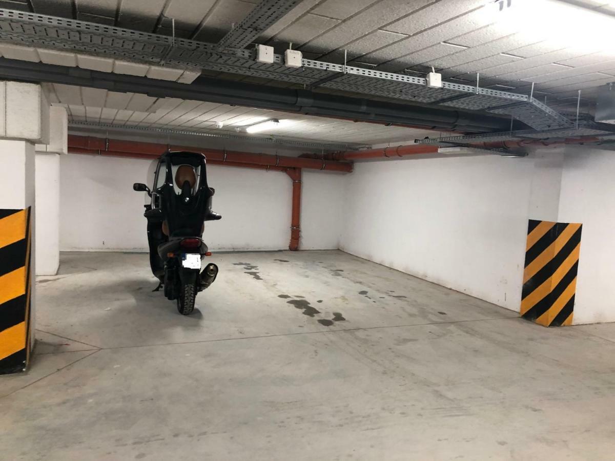 Klimatyzowany Apartament Roma Z Garazem Podziemnym Kielce Luaran gambar