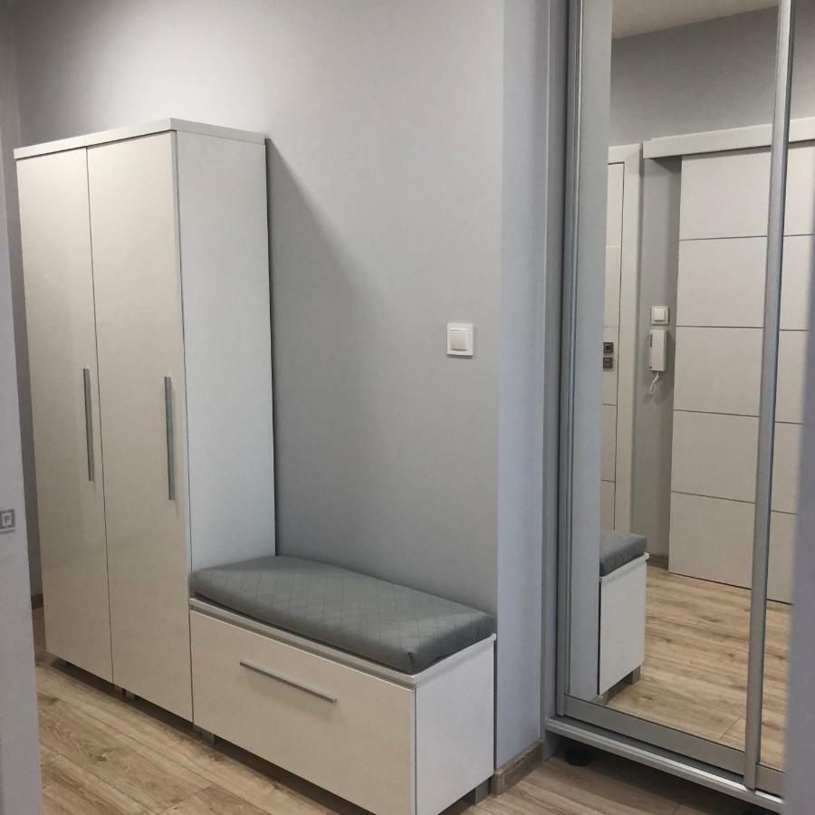 Klimatyzowany Apartament Roma Z Garazem Podziemnym Kielce Luaran gambar